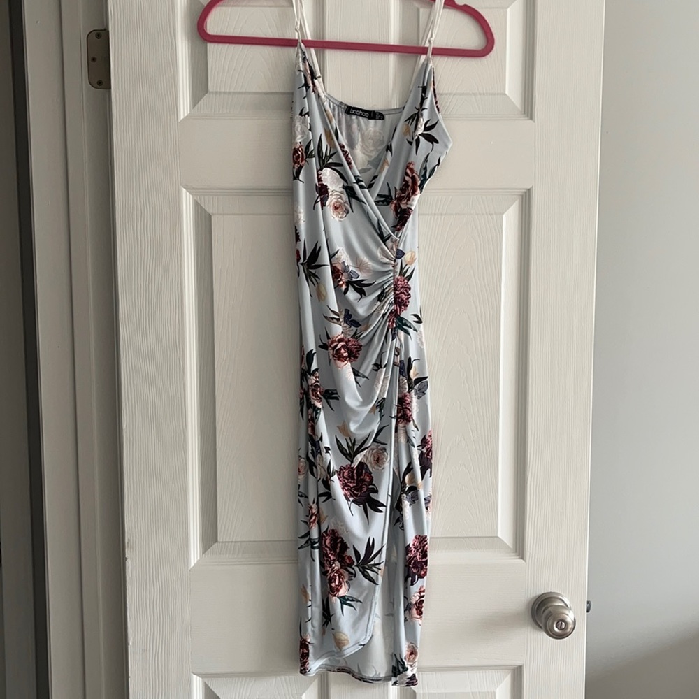 Comfortable stretchy floral dress. Great for summer date nights